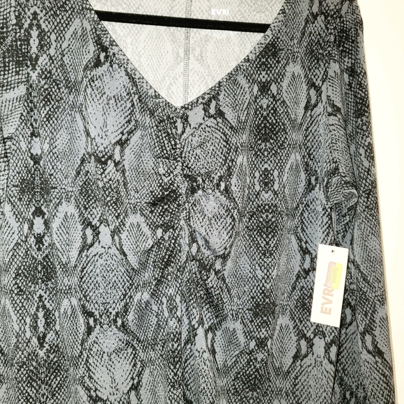 EVRI Plus Size Long Sleeve Snakeskin Print Top 370 - Picture 6 of 6